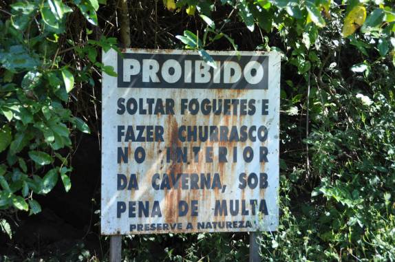 Foguetes??? Sem comentários... (no P.E. de Terra Ronca, região de São Domingos - GO)